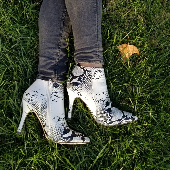 Shoes - Pointed Toe Snake Ankle Booties Stilettos